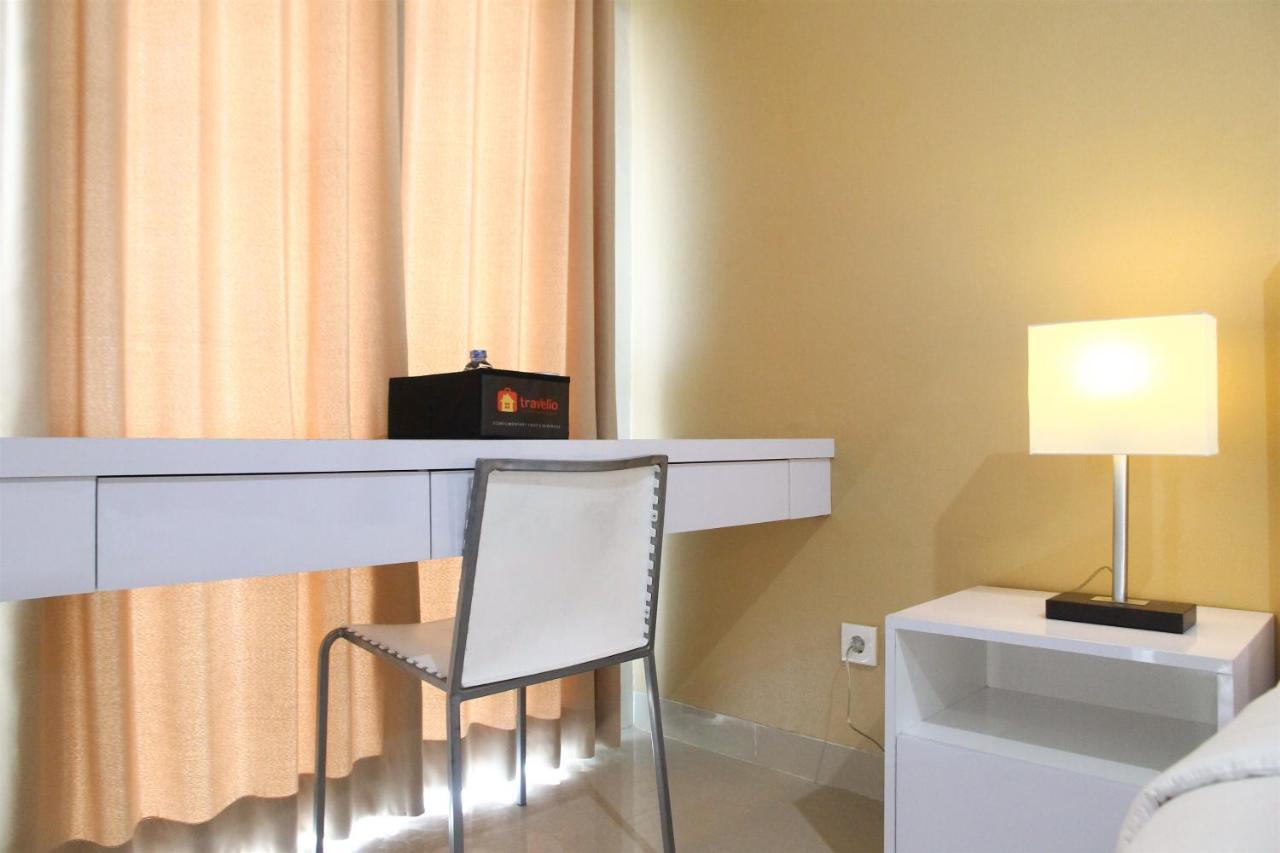 Comfortable Studio Apartment Grand Dhika City By Travelio Бекасі Екстер'єр фото