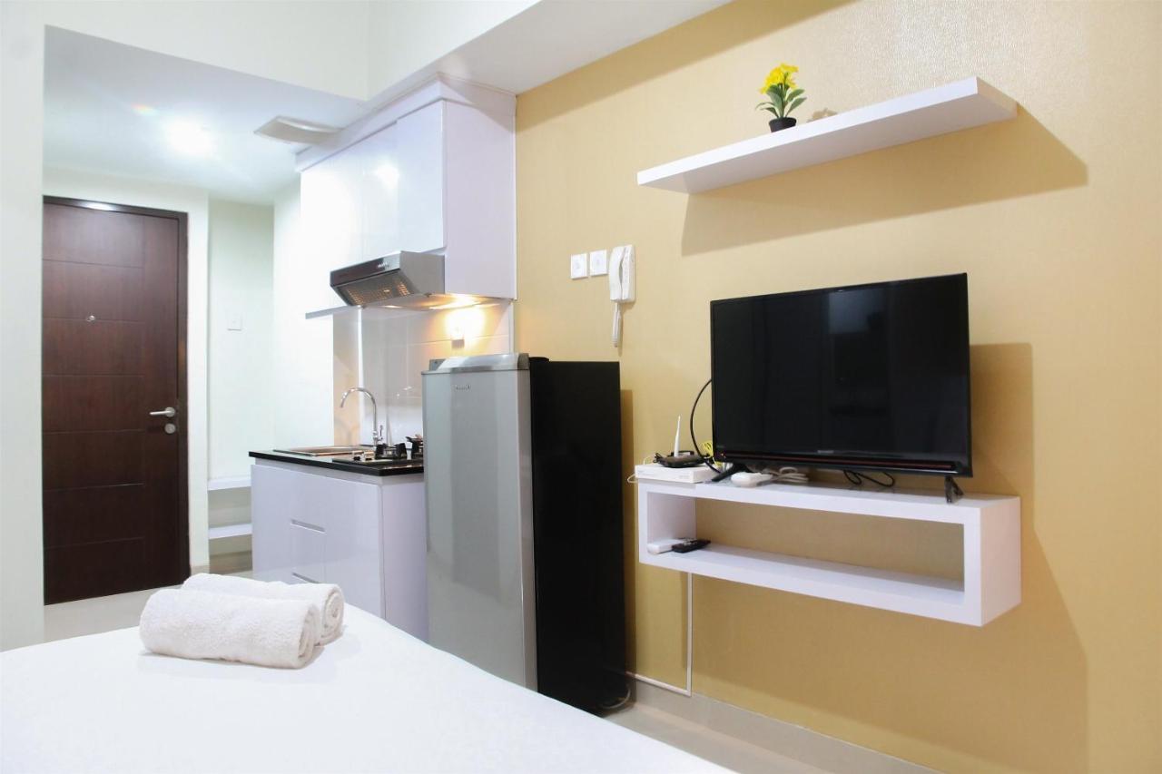 Comfortable Studio Apartment Grand Dhika City By Travelio Бекасі Екстер'єр фото